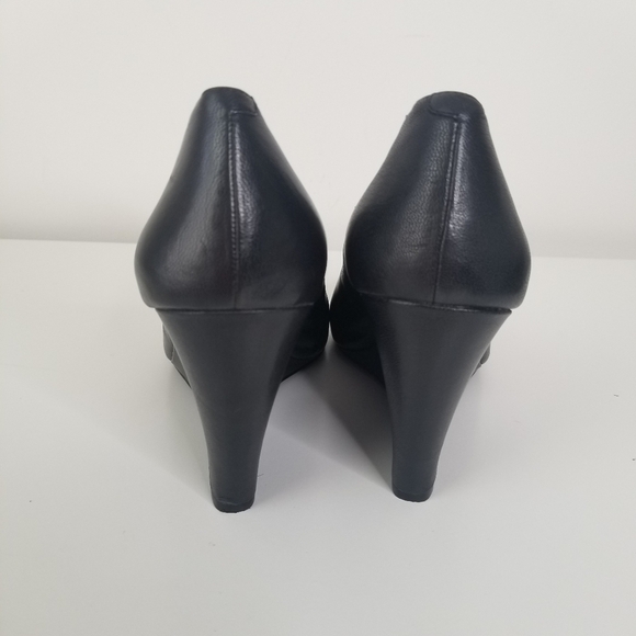 BCBGeneration Black Leather Chunky Wedge Peeptoe Sandals Size 9.5 - Picture 5 of 9